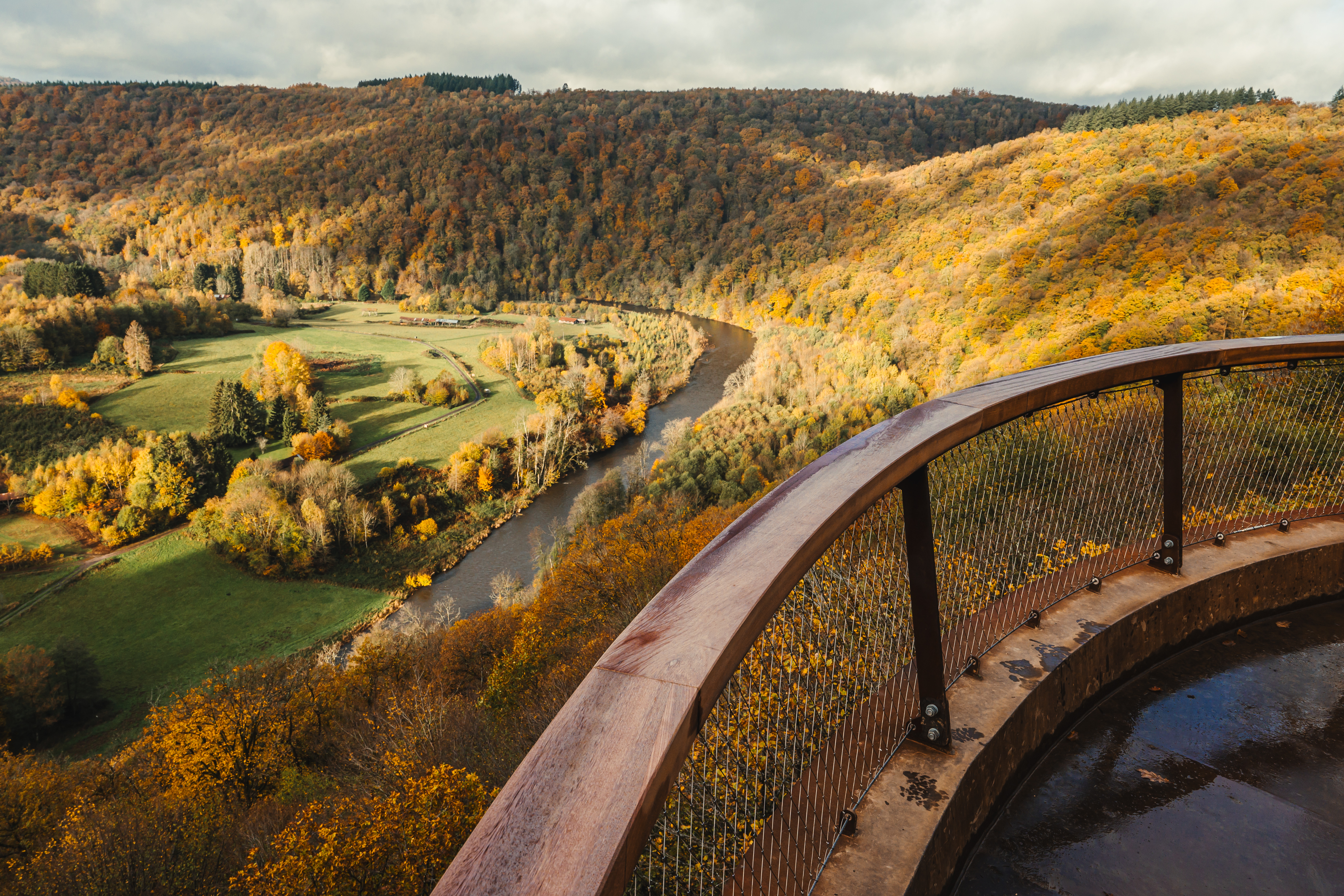 Point de vue du Jambon, vallée de la Semois, en automne